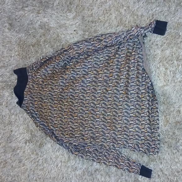 Patterned Long Sleeve Top - Picture 5 of 6